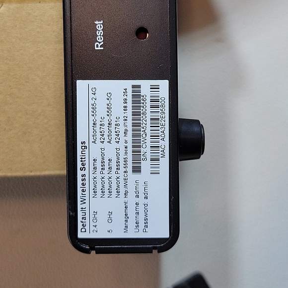 Actiontec Single Dual-Band Wireless Network Extender and Ethernet Over Coax - Picture 3 of 7